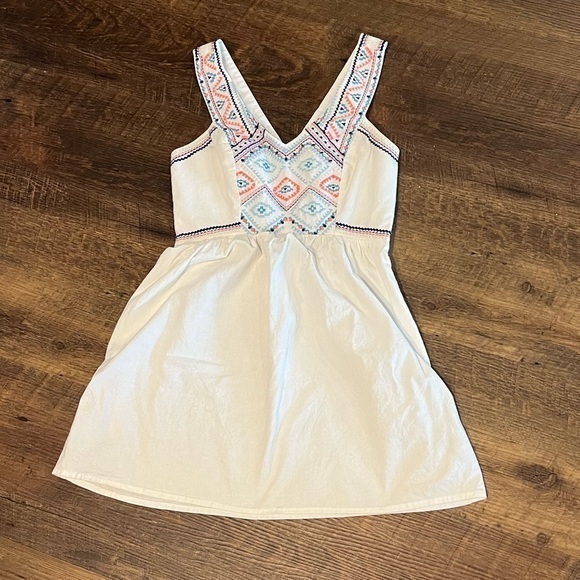 American Eagle embroidered‎ top womens size 00 white with blue and orange detail - Picture 1 of 6